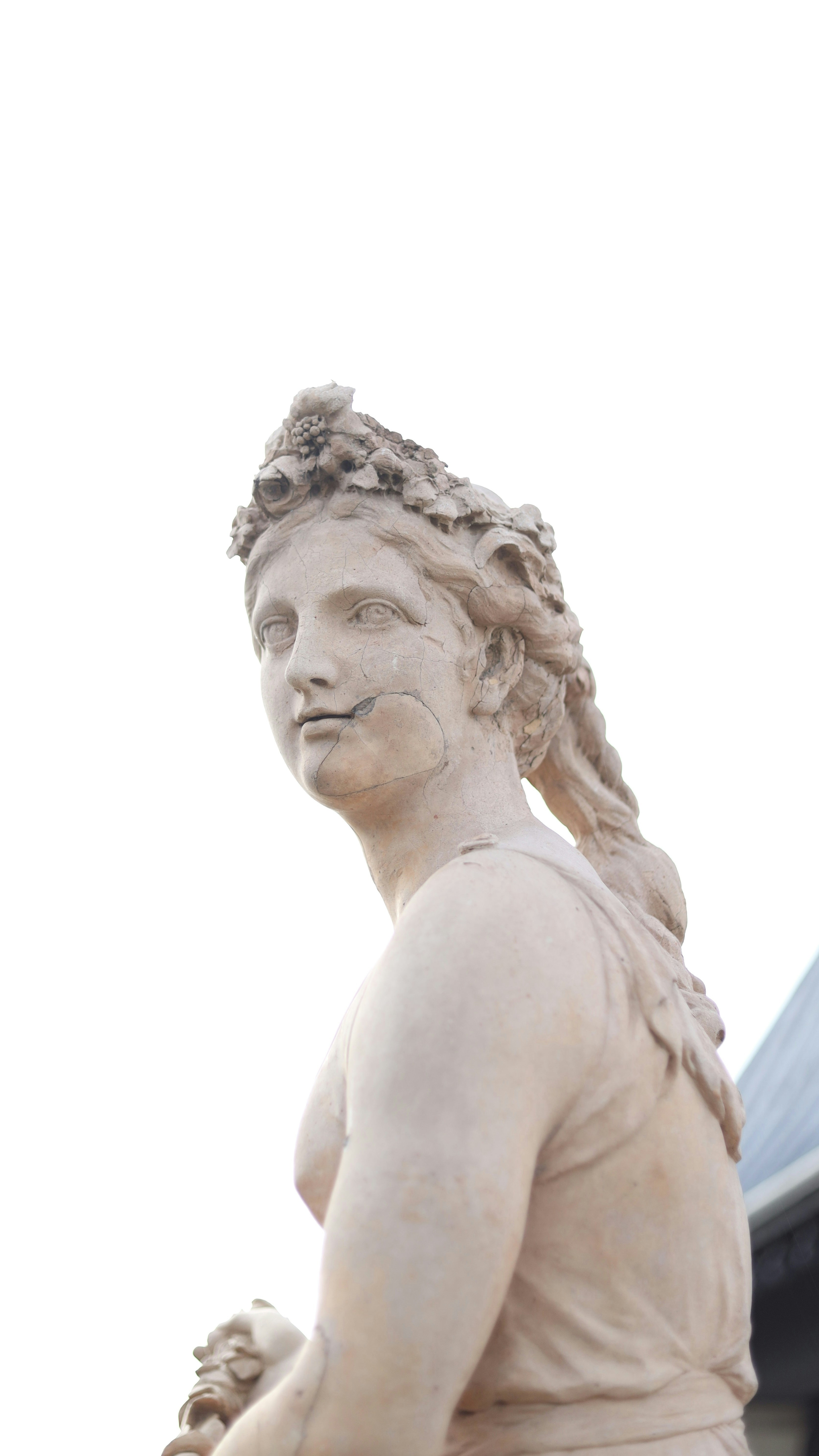 A sculpture of a man photo Free Statue Image on Unsplash