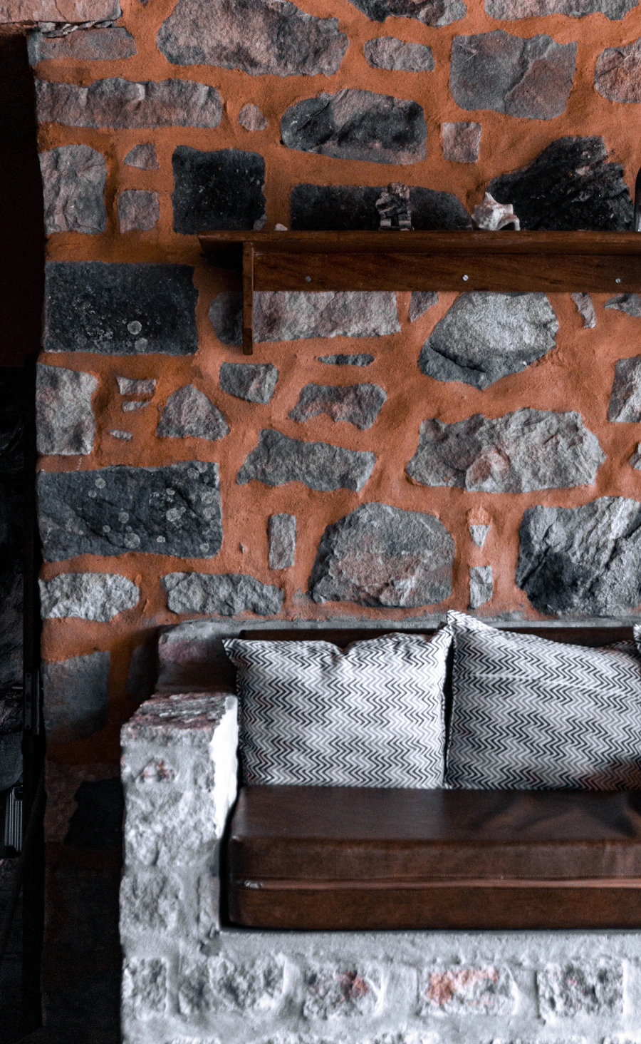 Rustic interior decor style