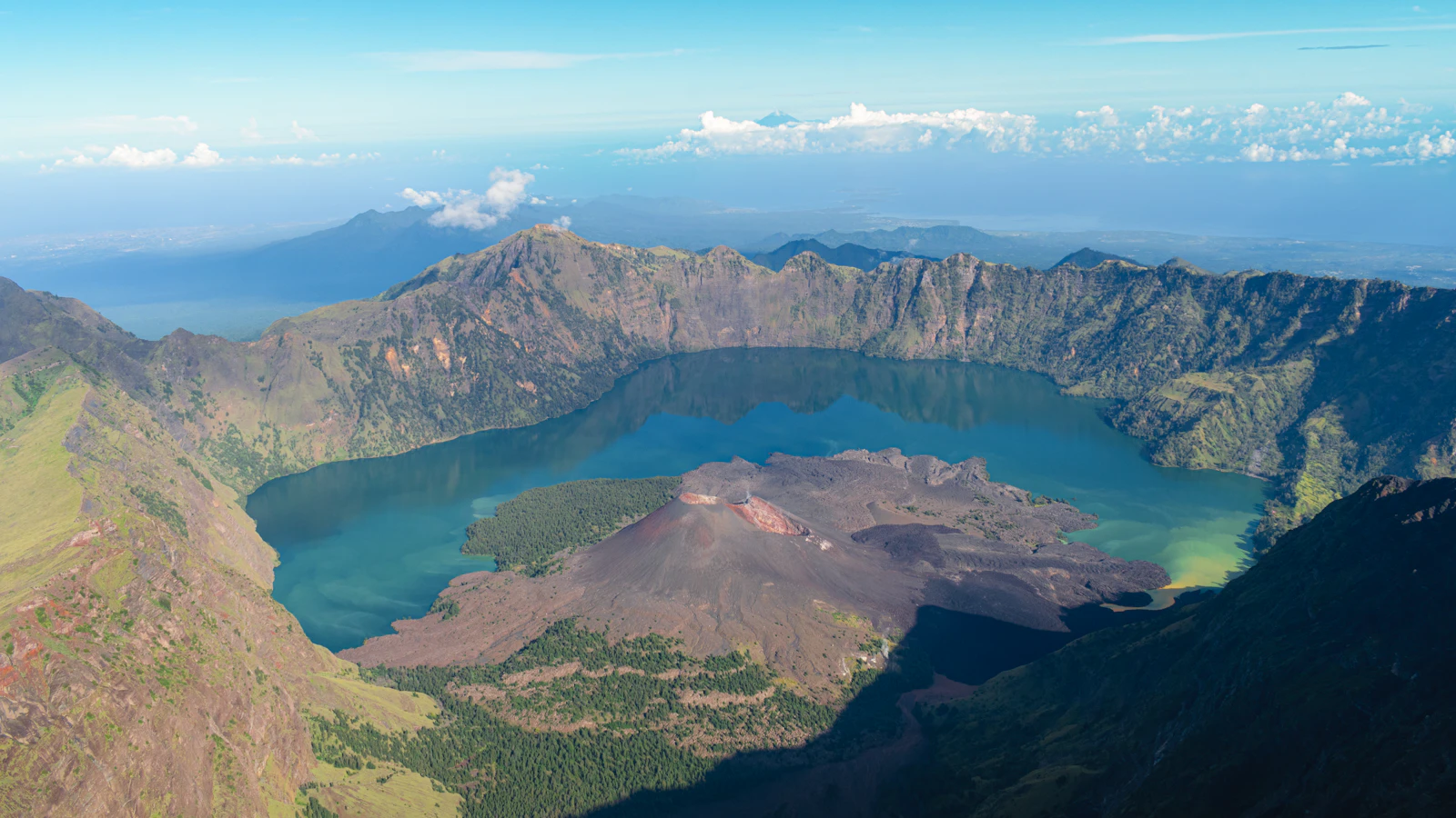 Mount Rinjani Fire Spreads as 977 Hectares of National Park Are Affected, Closing More Hiking Routes