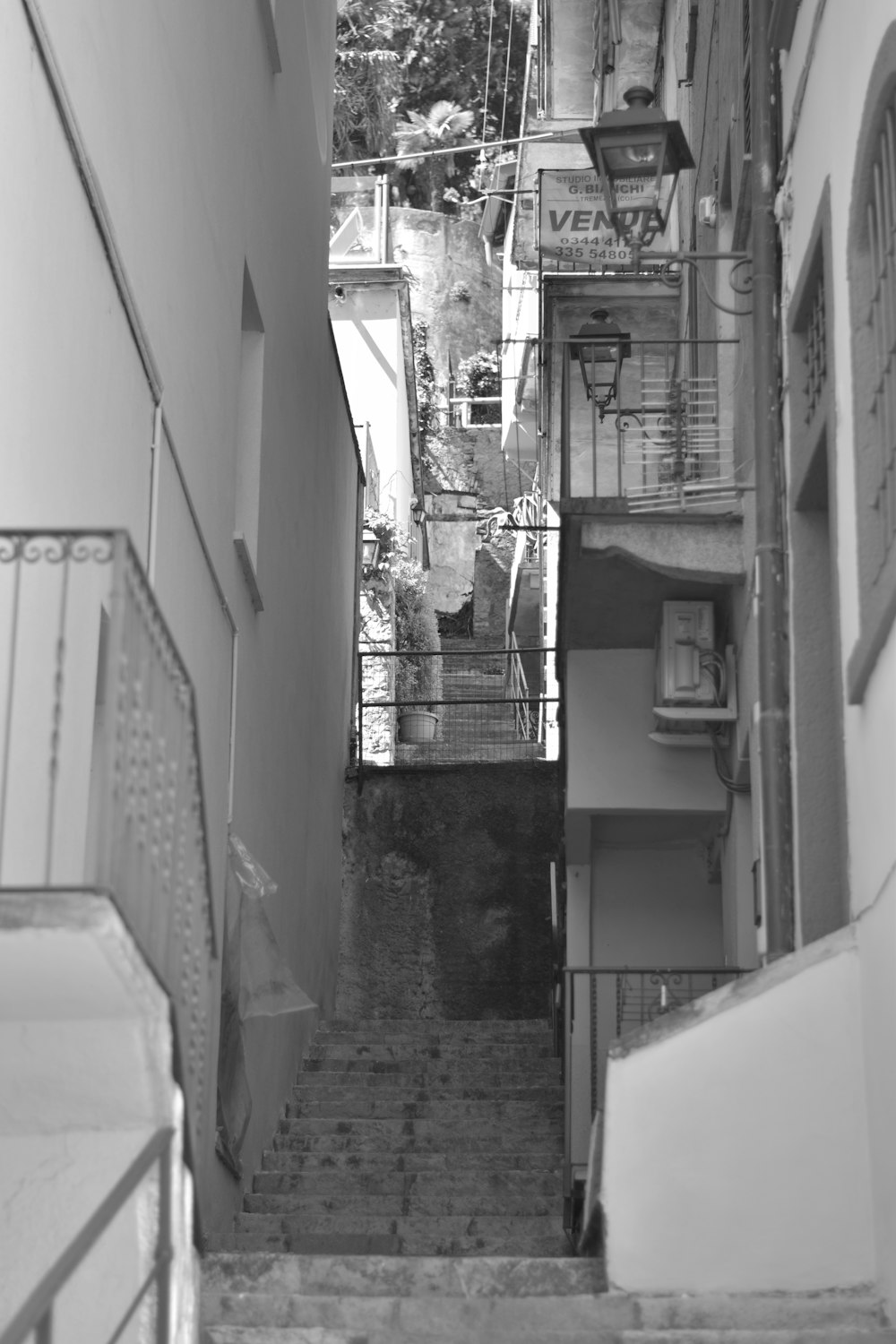 a black and white photo of a narrow alleyway