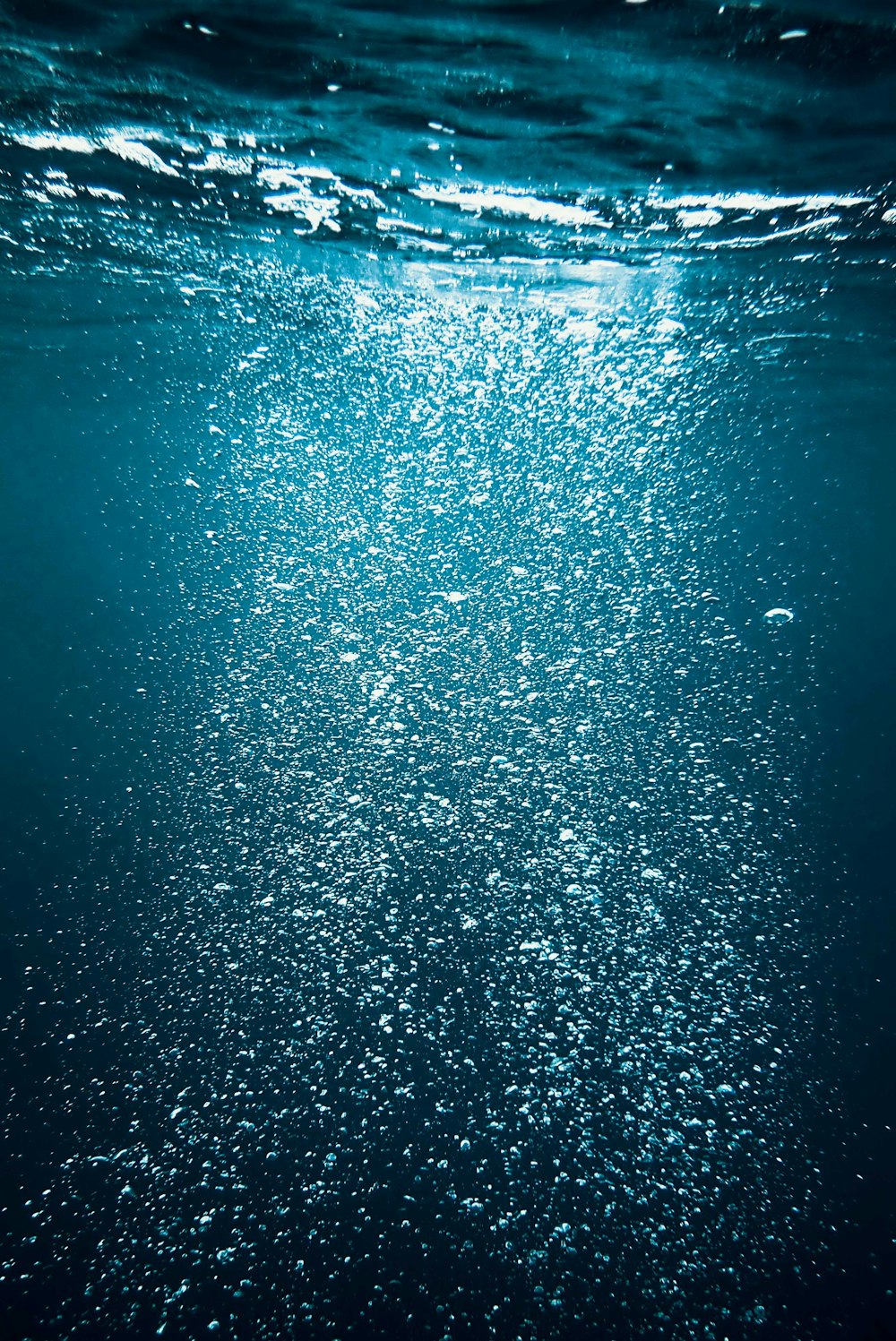 an underwater view of the ocean with bubbles