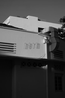 a black and white photo of a building