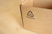 a cardboard box with a recyclies logo on it