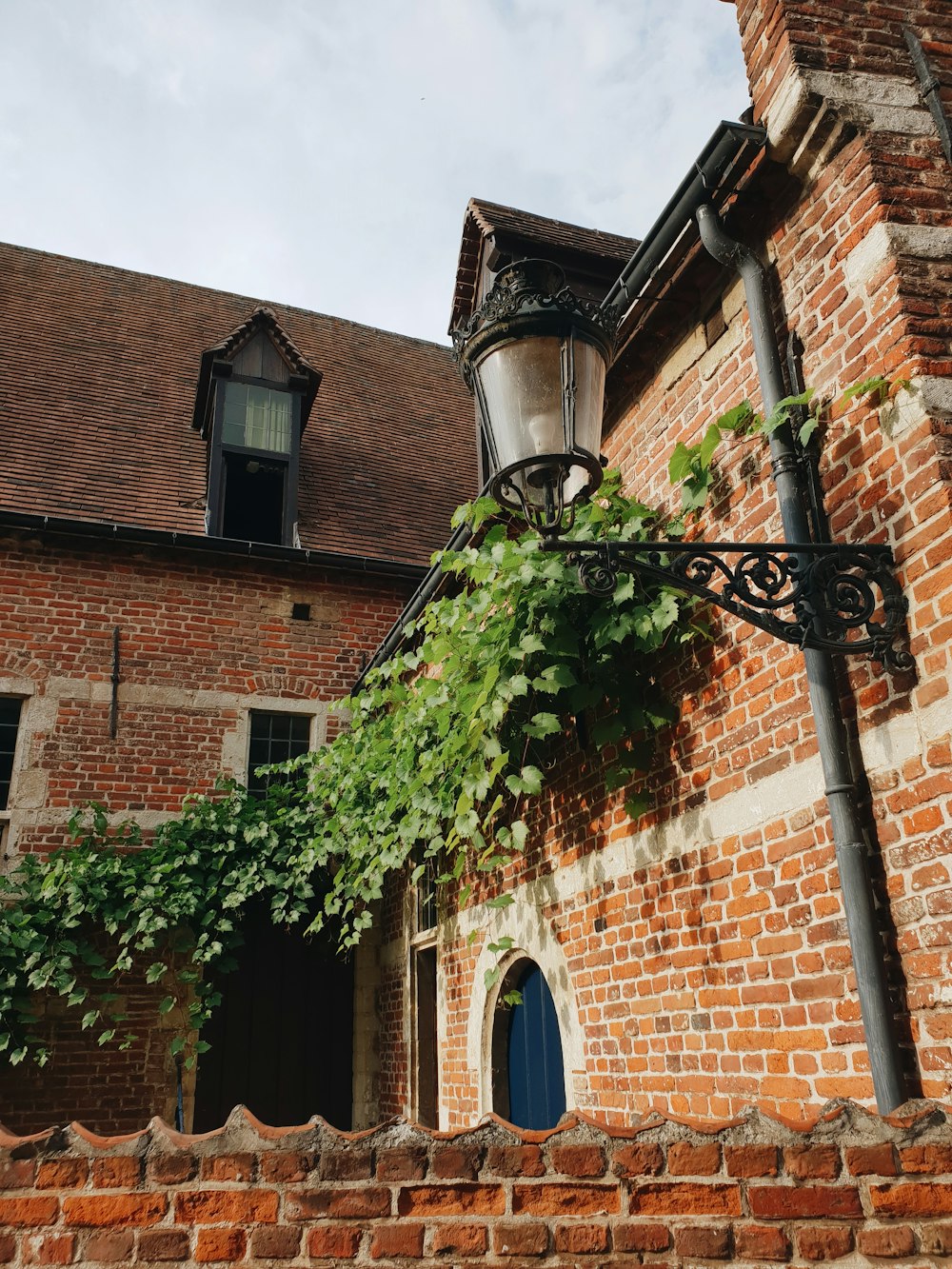 a brick building with vines growing on the side of it