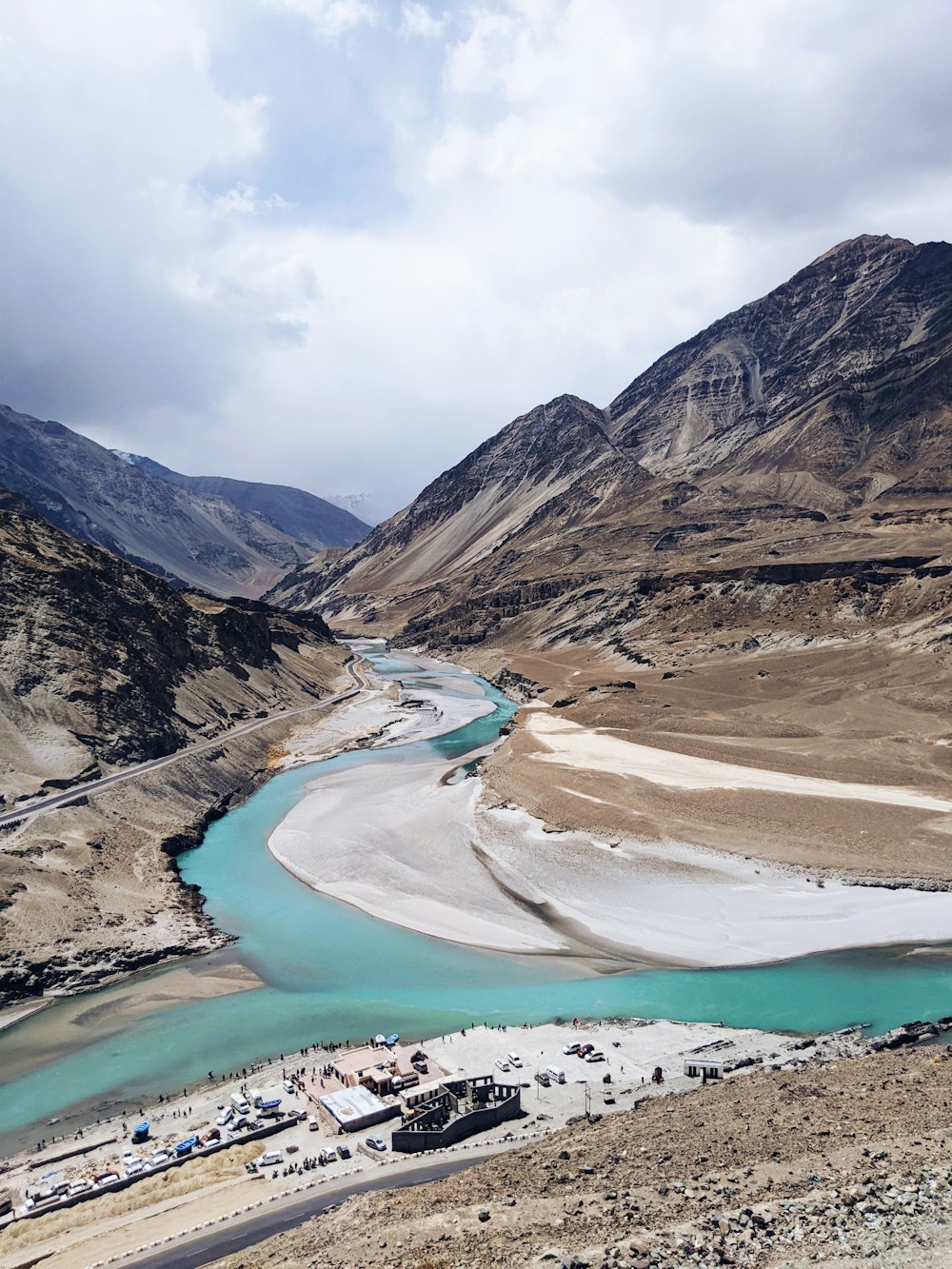 a river running through a valley surrounded by mountains