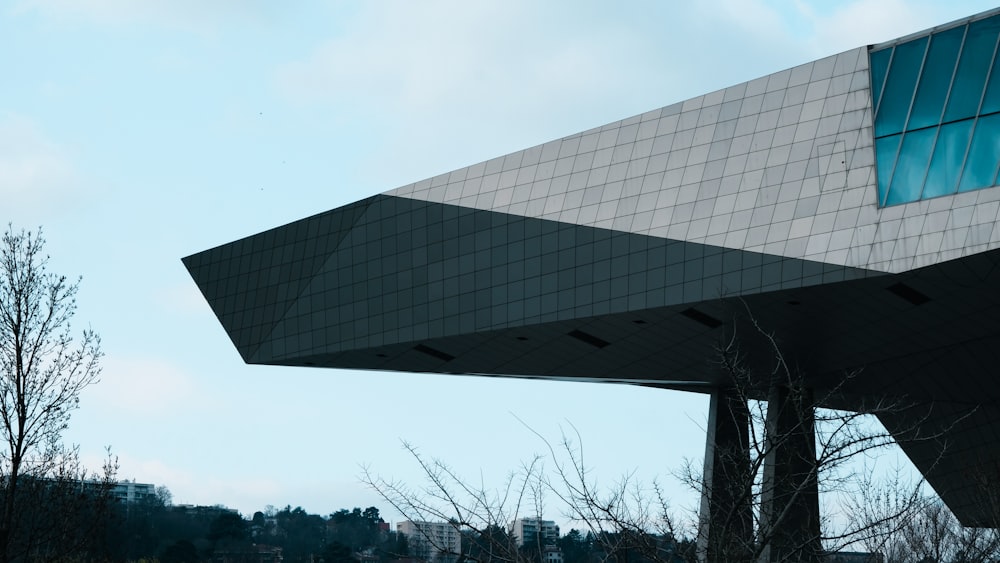 a tall building with a sky background