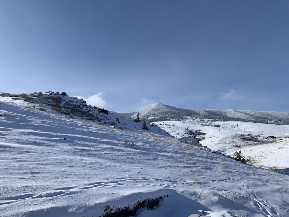 a snow covered hill with a sky background