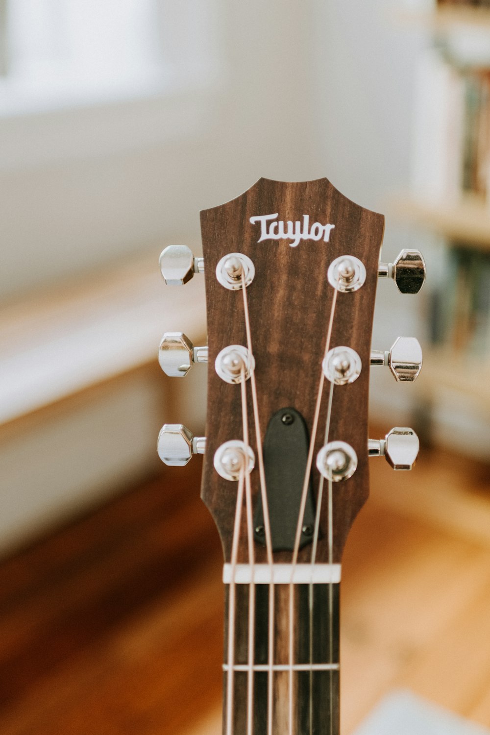 a close up of a guitar's neck and frets