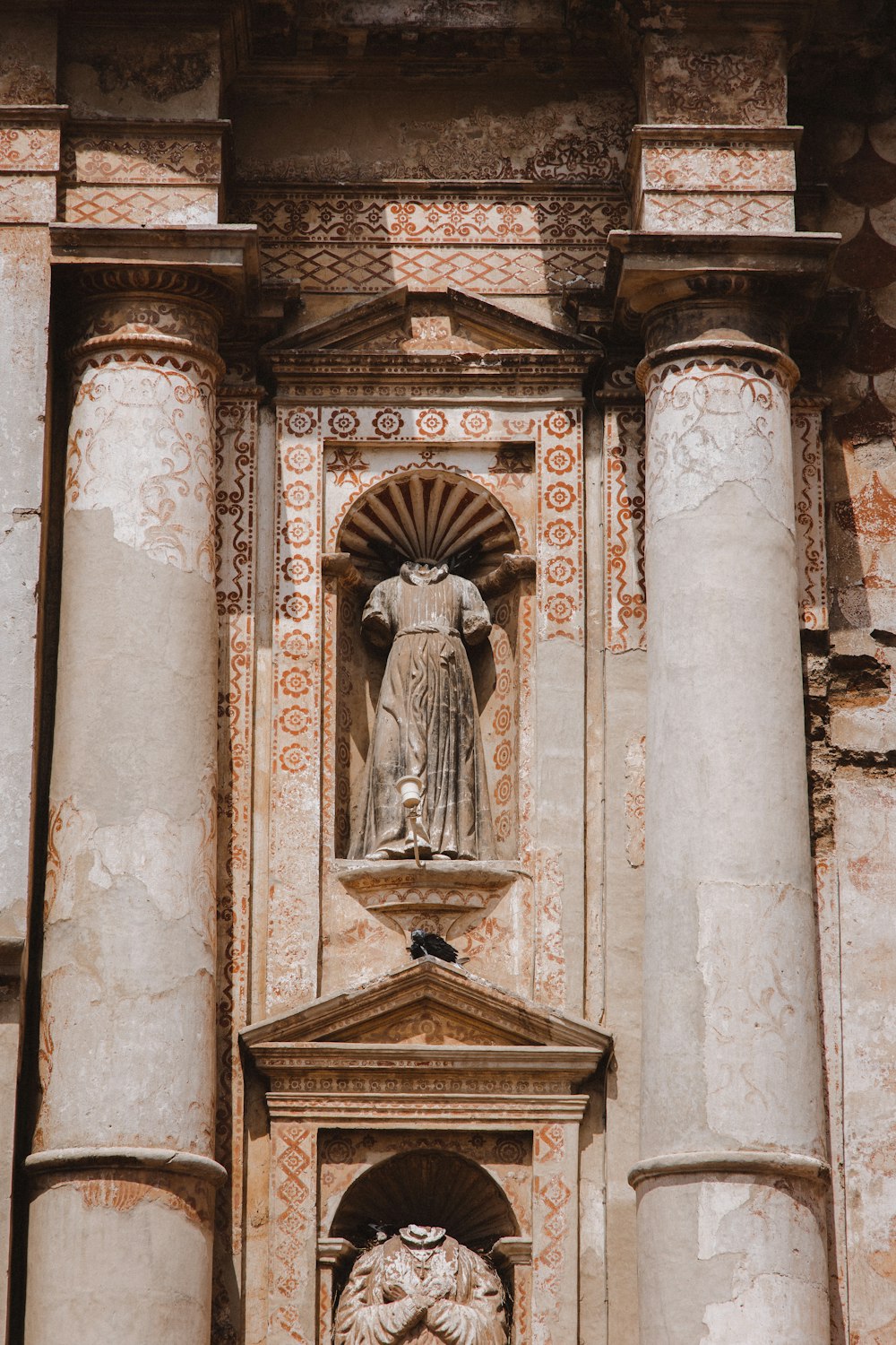 a statue on the side of a building