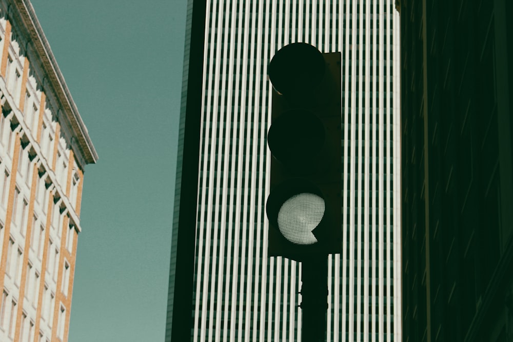 a traffic light in front of a tall building