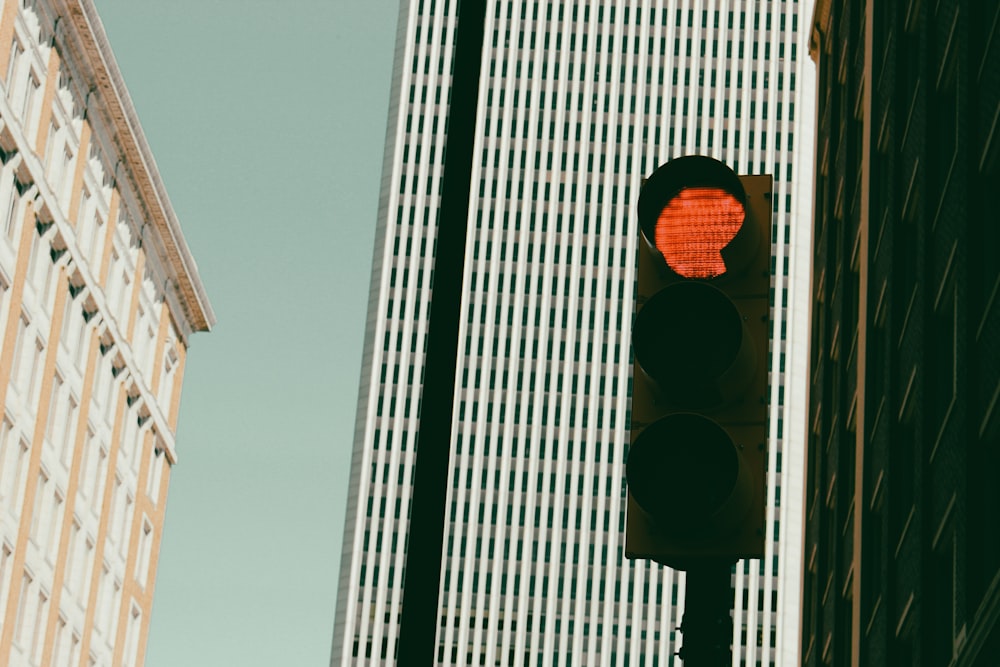 a traffic light in front of a tall building