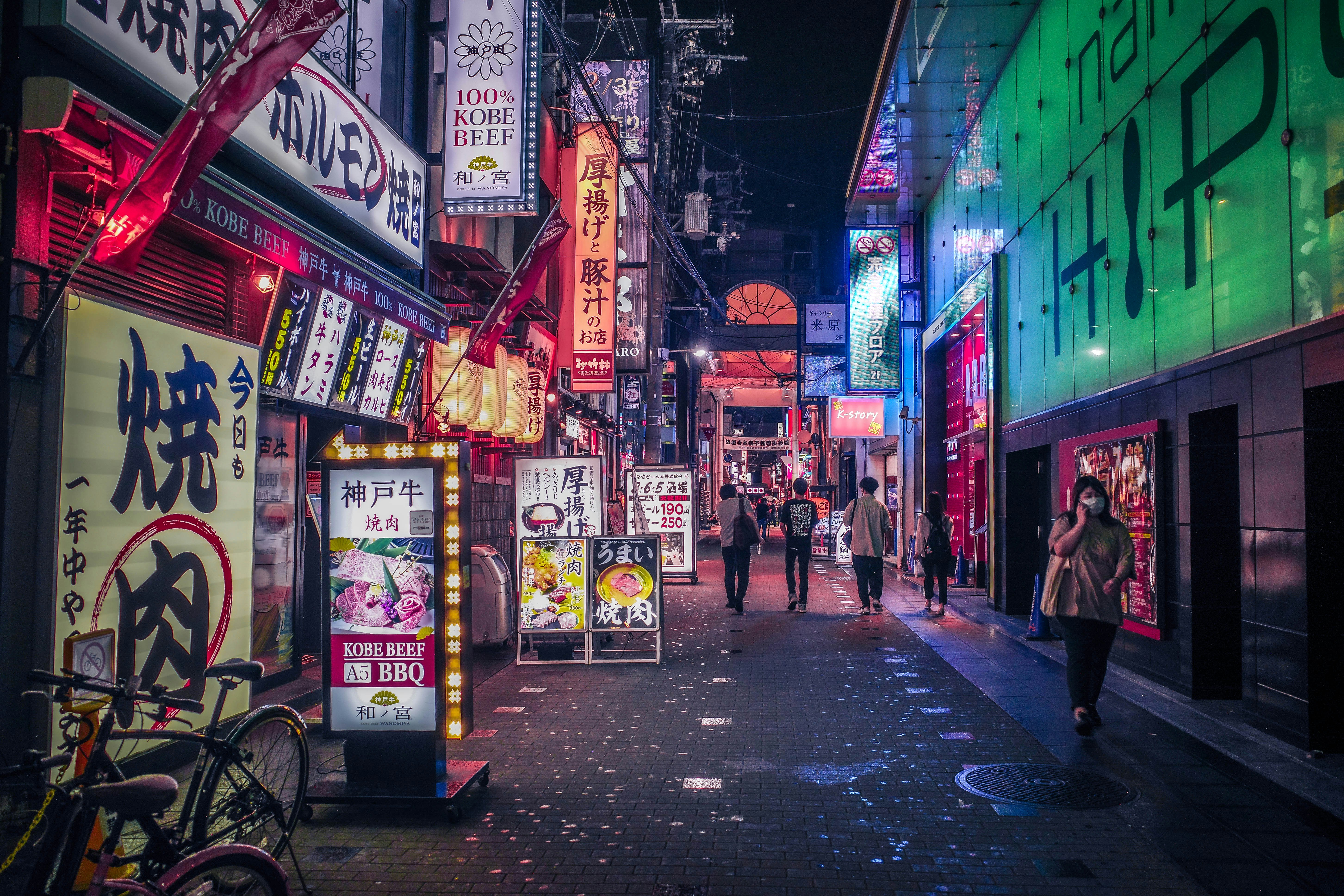 Fans supporting idols via smartphones