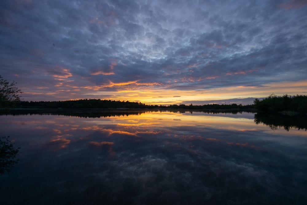 a lake that has some clouds in the sky