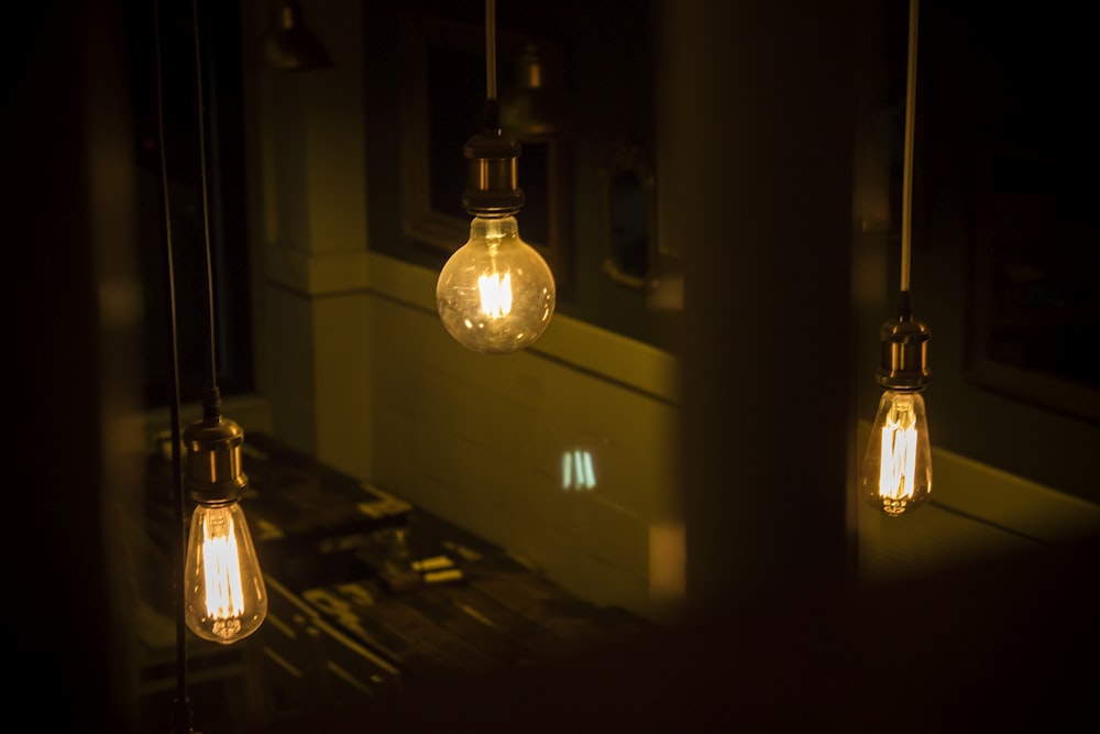 a group of light bulbs hanging from a ceiling