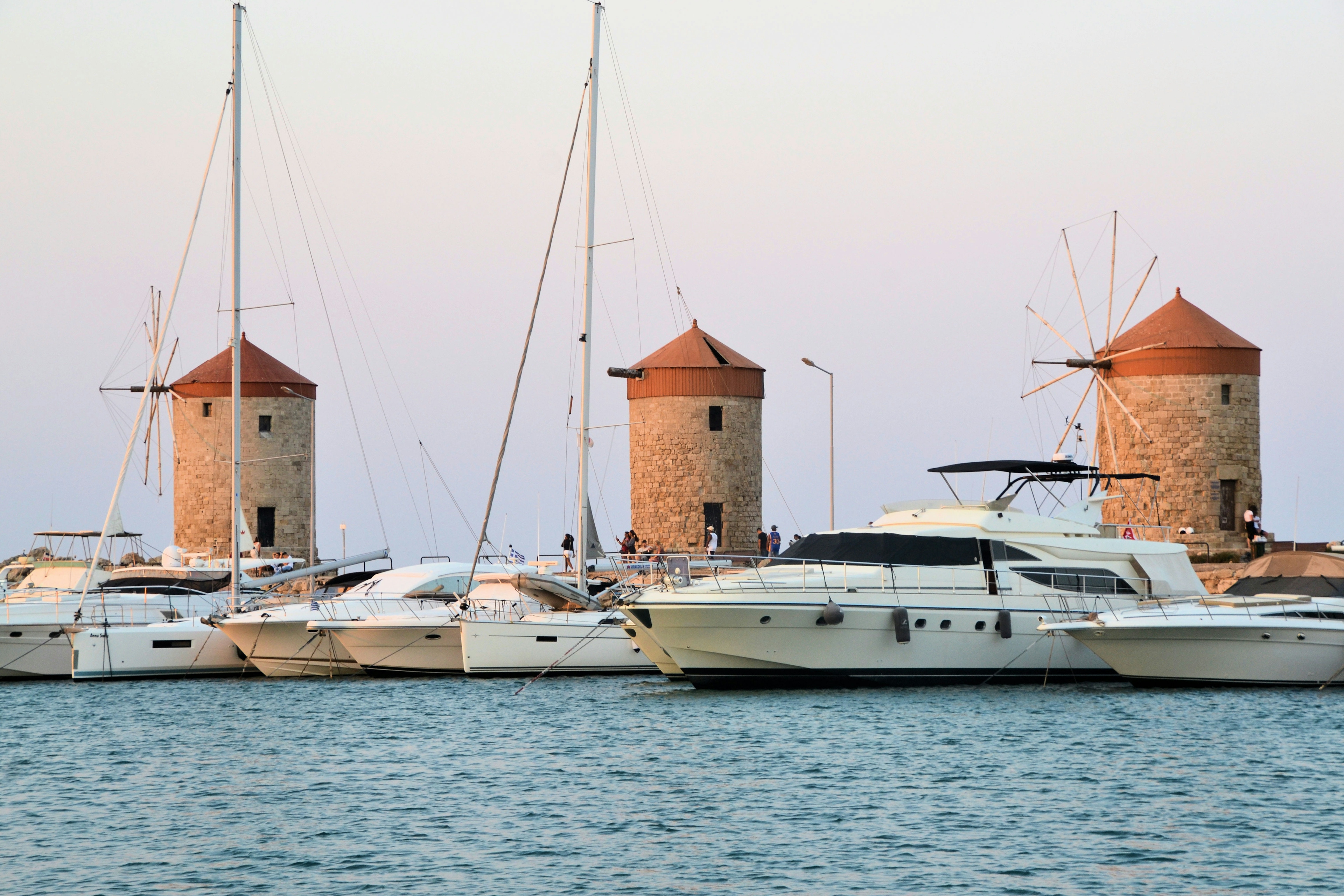 I mulini a vento nel porto di Rodi