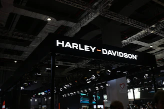 a sign that reads harley davidson on it