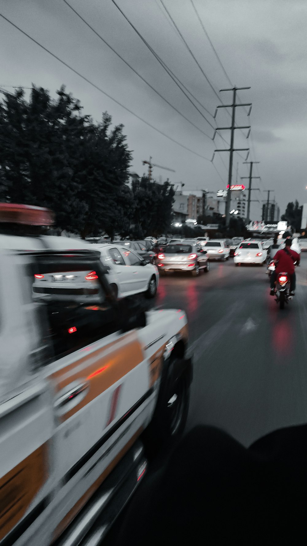 a city street filled with lots of traffic