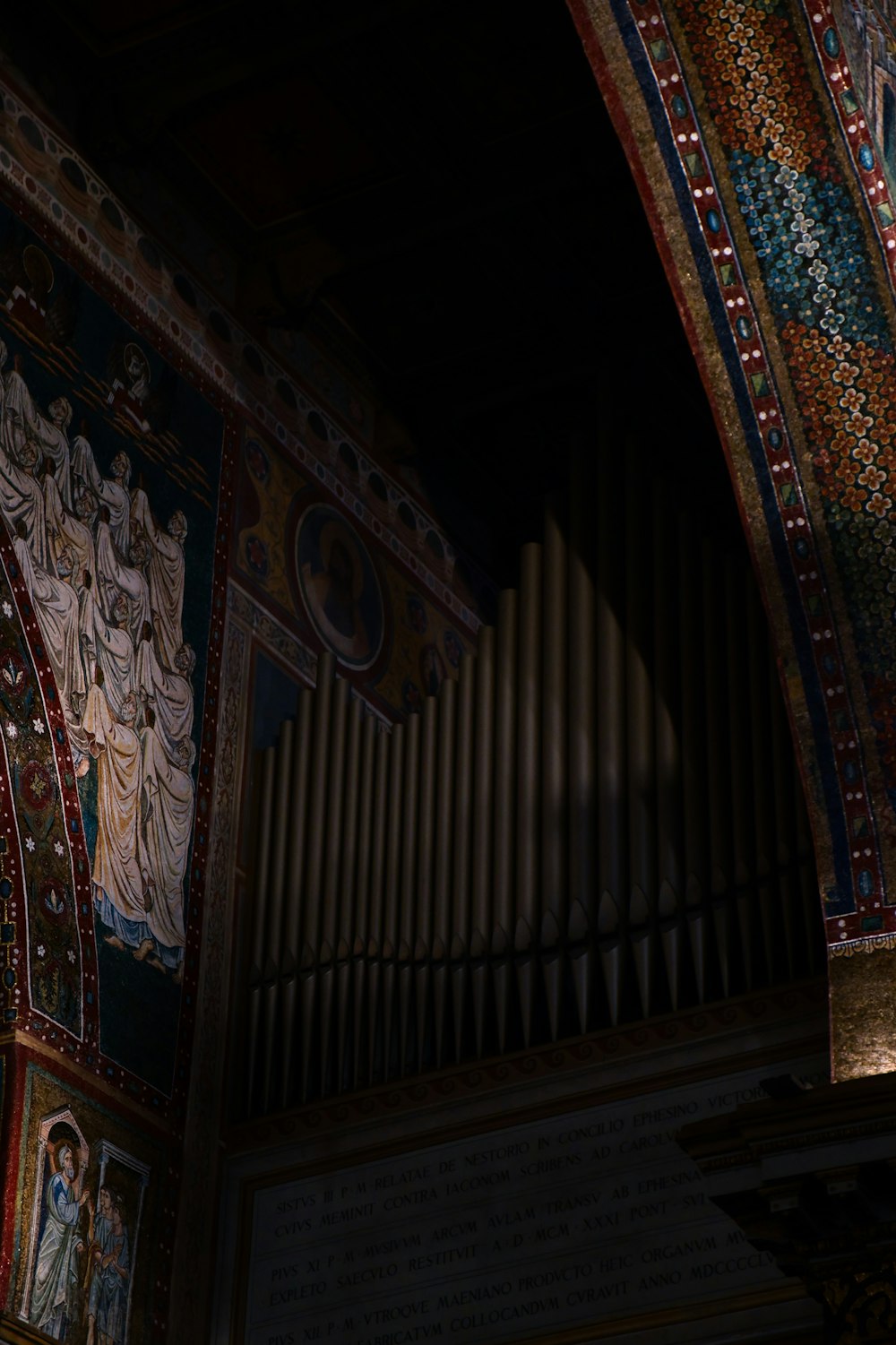 a pipe in the ceiling of a church