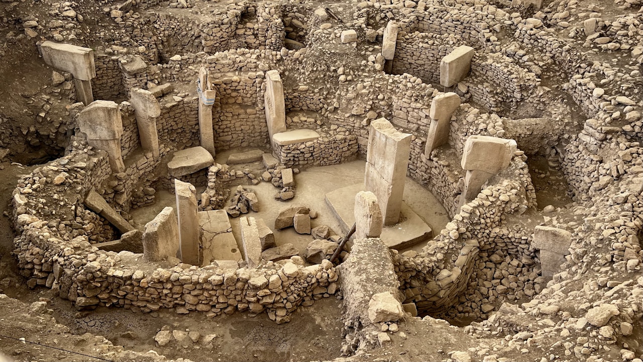 Aerial view of a round enclosure at Göbekli Tepe with T-shaped pillars around its perimeter