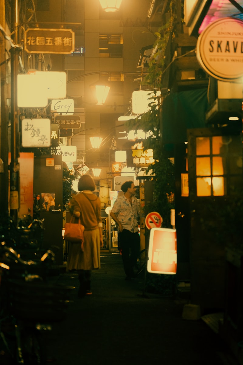 Rue néon de Tokyo, dîner nocturne