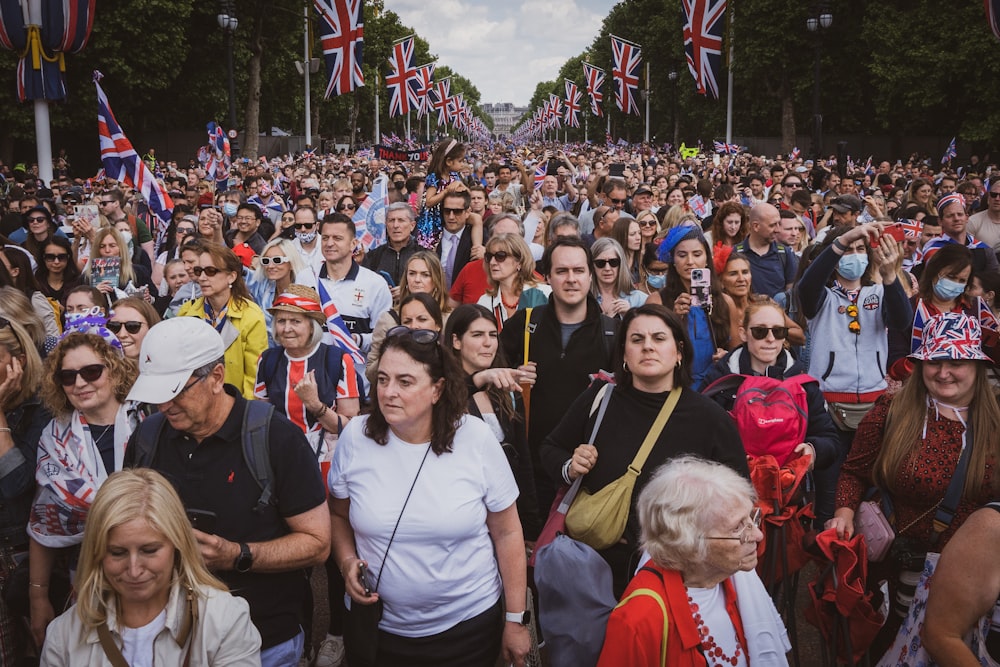 a large group of people are gathered together