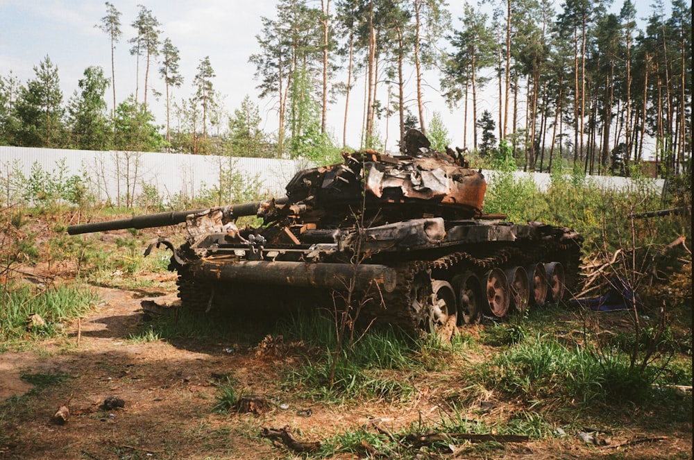 a tank that is sitting in the grass