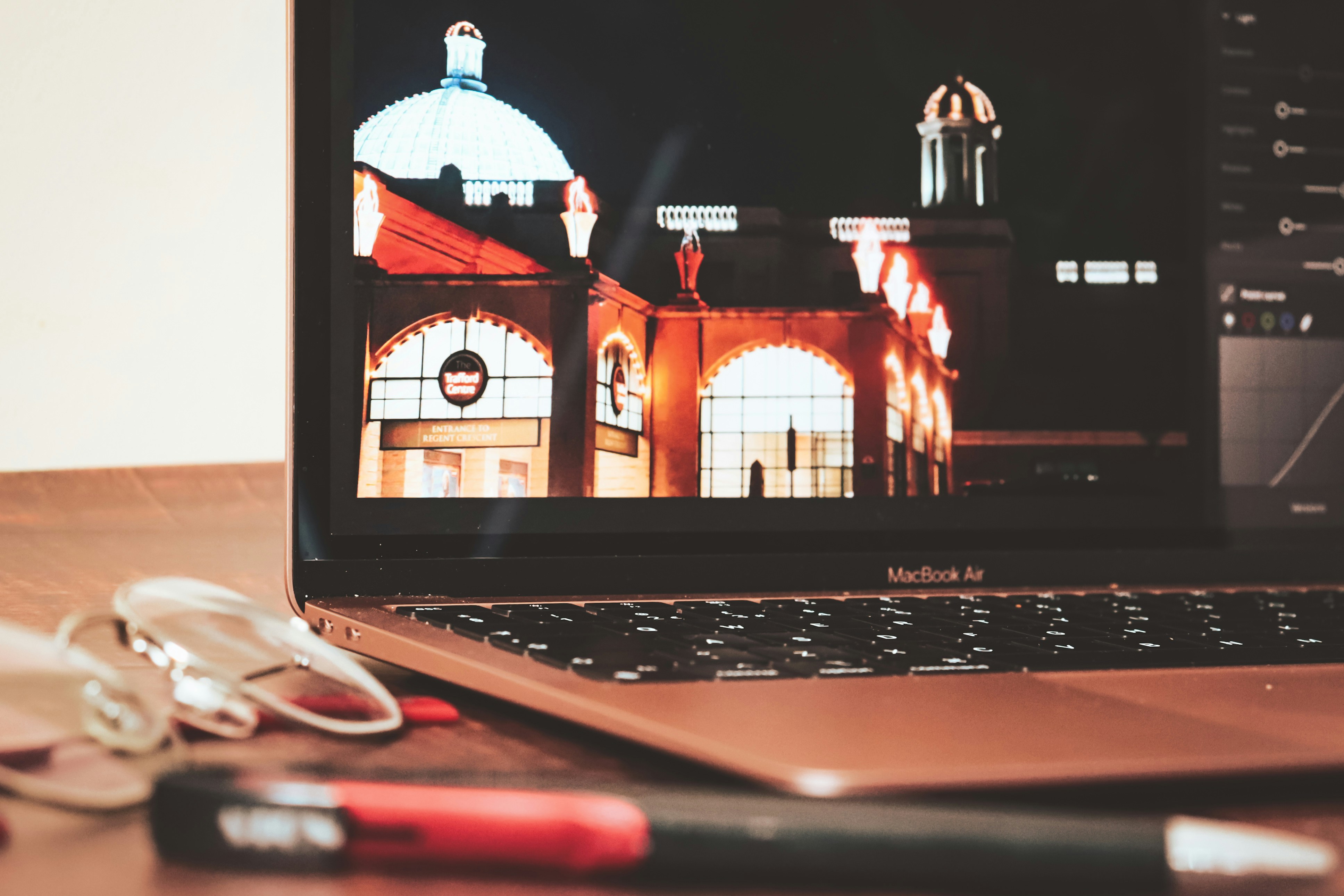 香港の納税居住者報告要件に準拠する方法