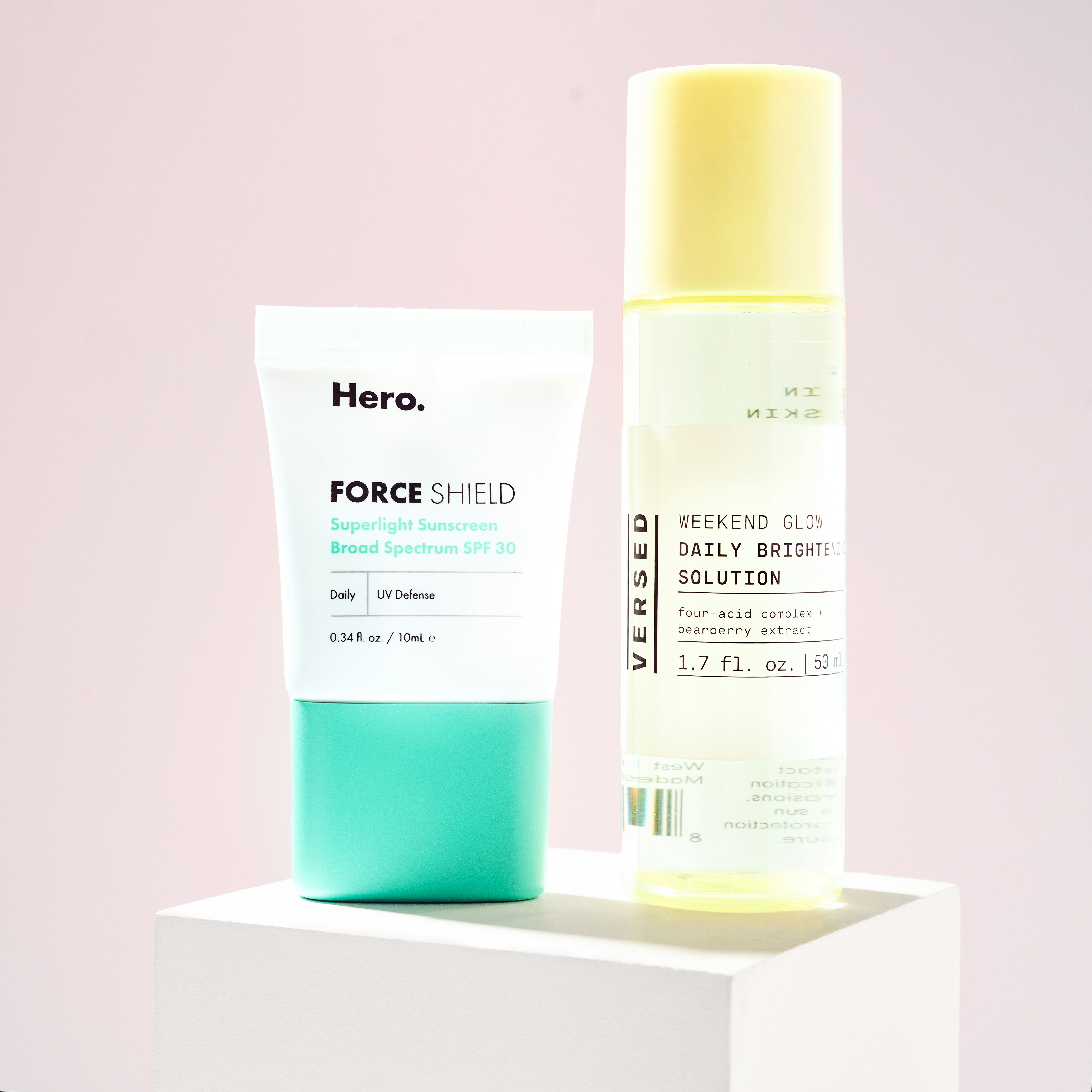 Clear skin texture, Healthy skin glow, Soft pastel background, Minimalist skincare aesthetic, ilustrasi artikel Clear Skin Breakthrough: The Best Birth Control Pills for Hormonal Acne 9