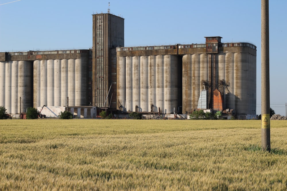 a large grain silo sitting in the middle of a field