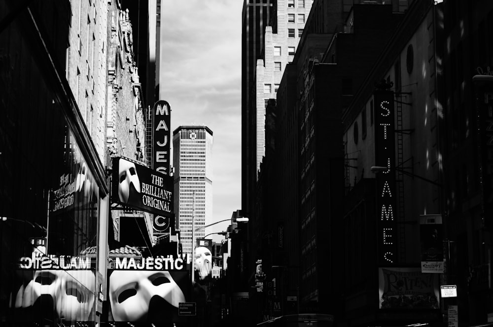 a black and white photo of a city street