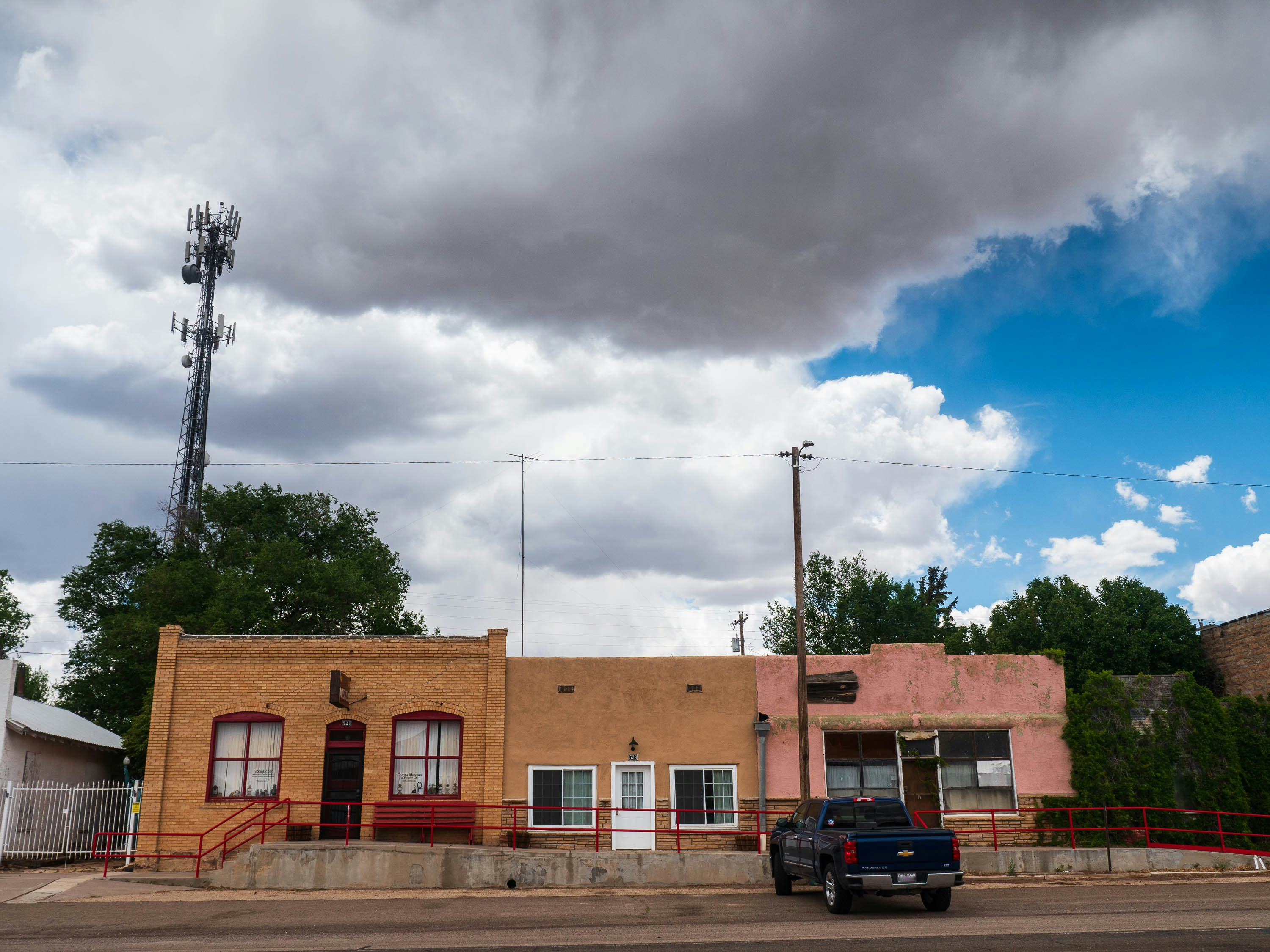 a car parked on the side of a building