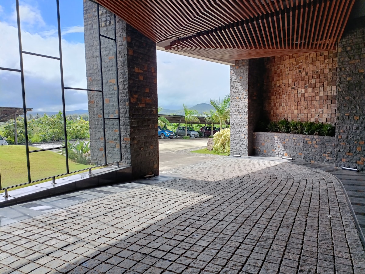 Driveway and patio cleaning image background image
