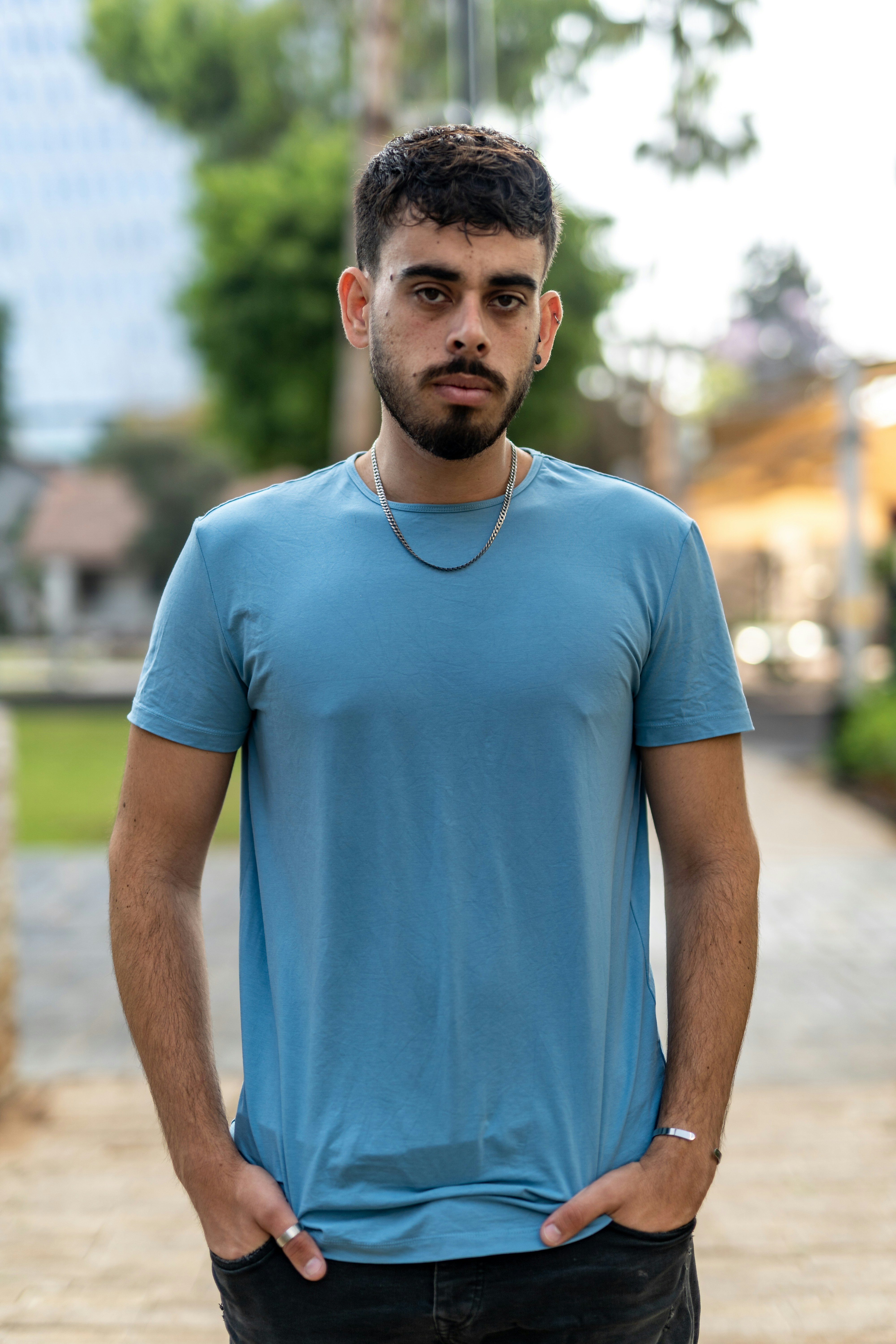 photo-1654432007491-8c97c473a7b4?ixid=M3wxMjA3fDB8MXxzZWFyY2h8MTJ8fG92ZXJzaXplZCUyMHQlMjBzaGlydHxlbnwwfHx8fDE3NTA0NDU3MjV8MA\u0026ixlib=rb-4.1.0