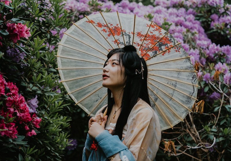 BBW japonaise fleurie avec parapluie