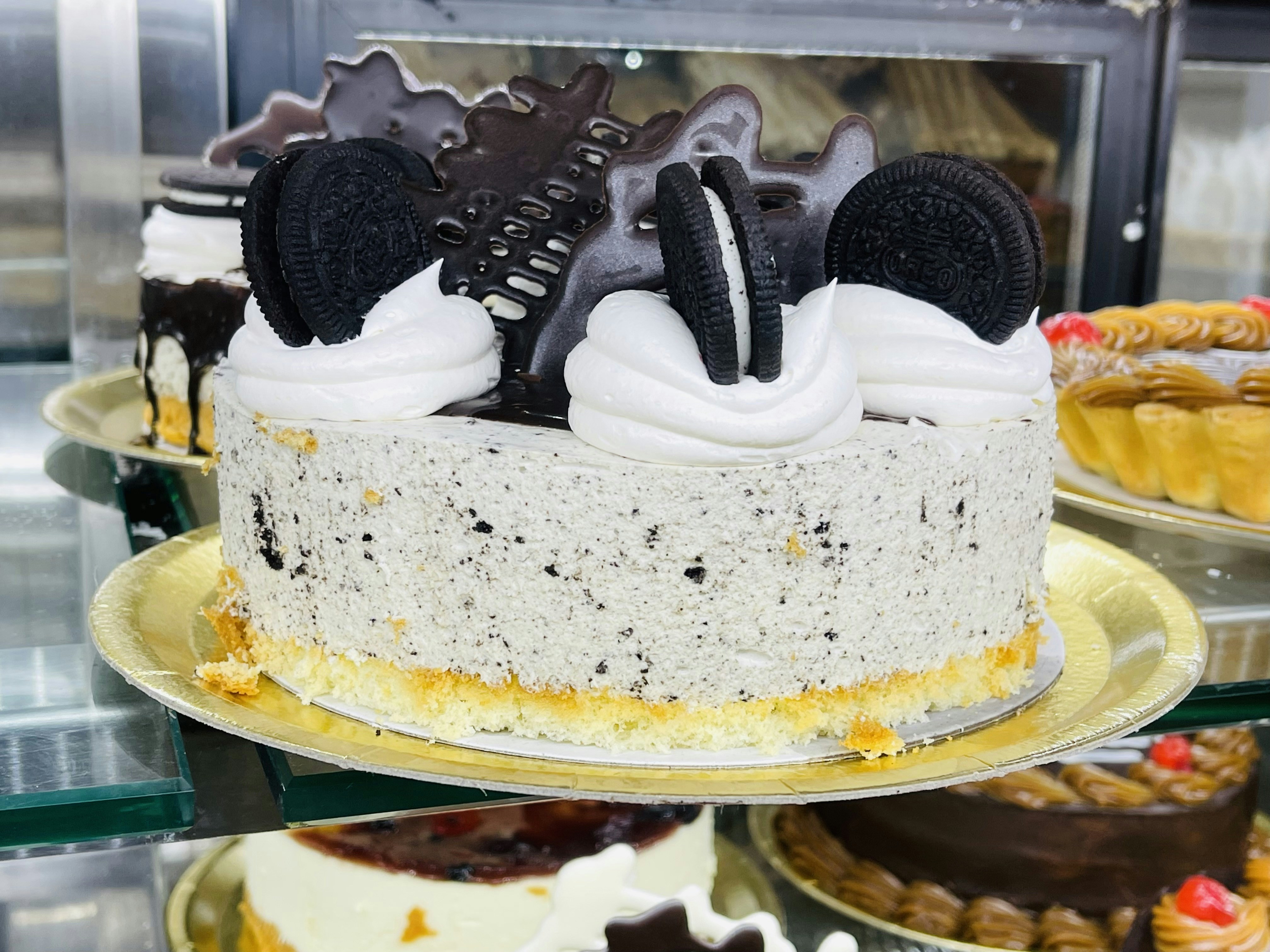 a close up of a cake with oreo cookies on top, 