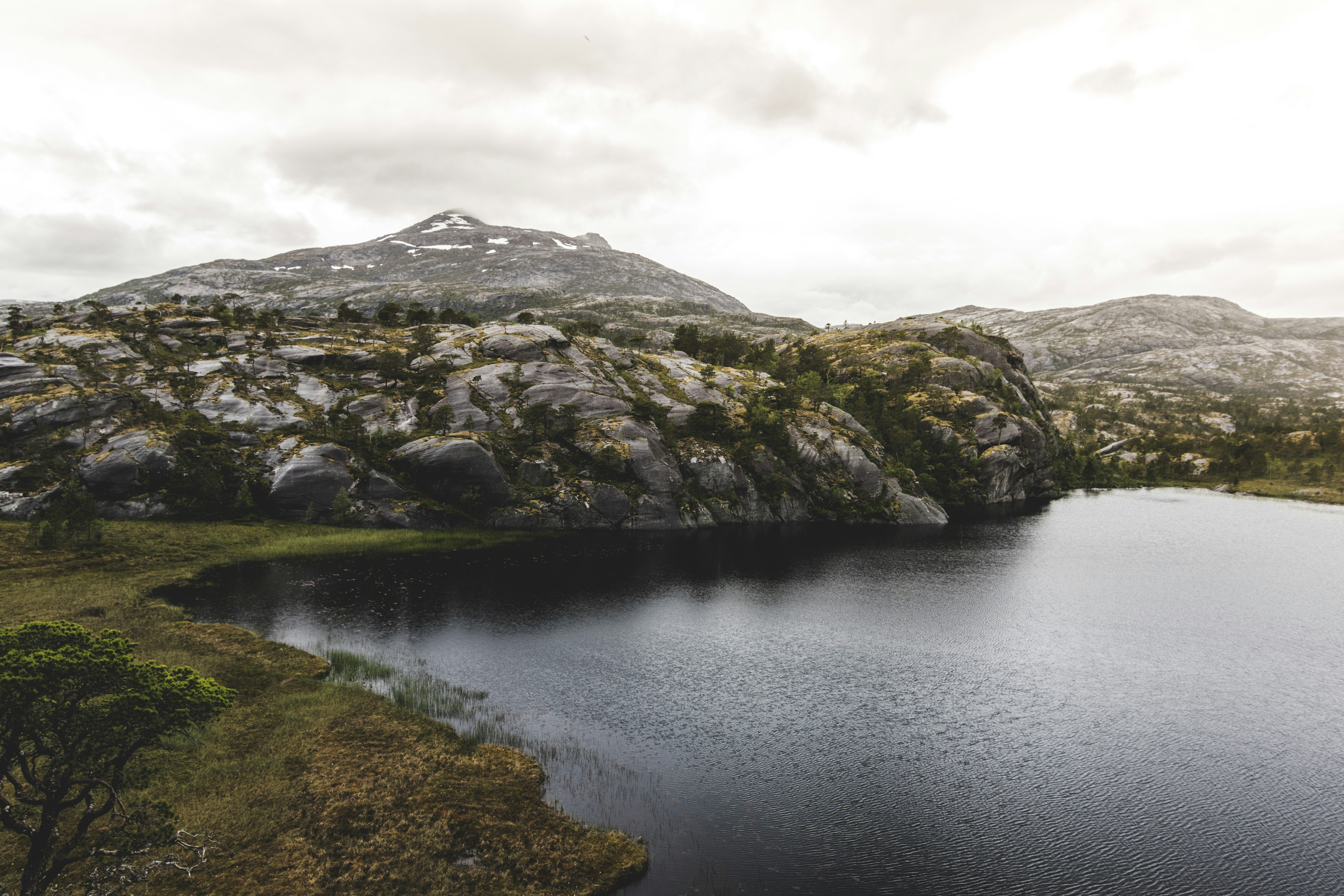 a large body of water surrounded by mountains, 