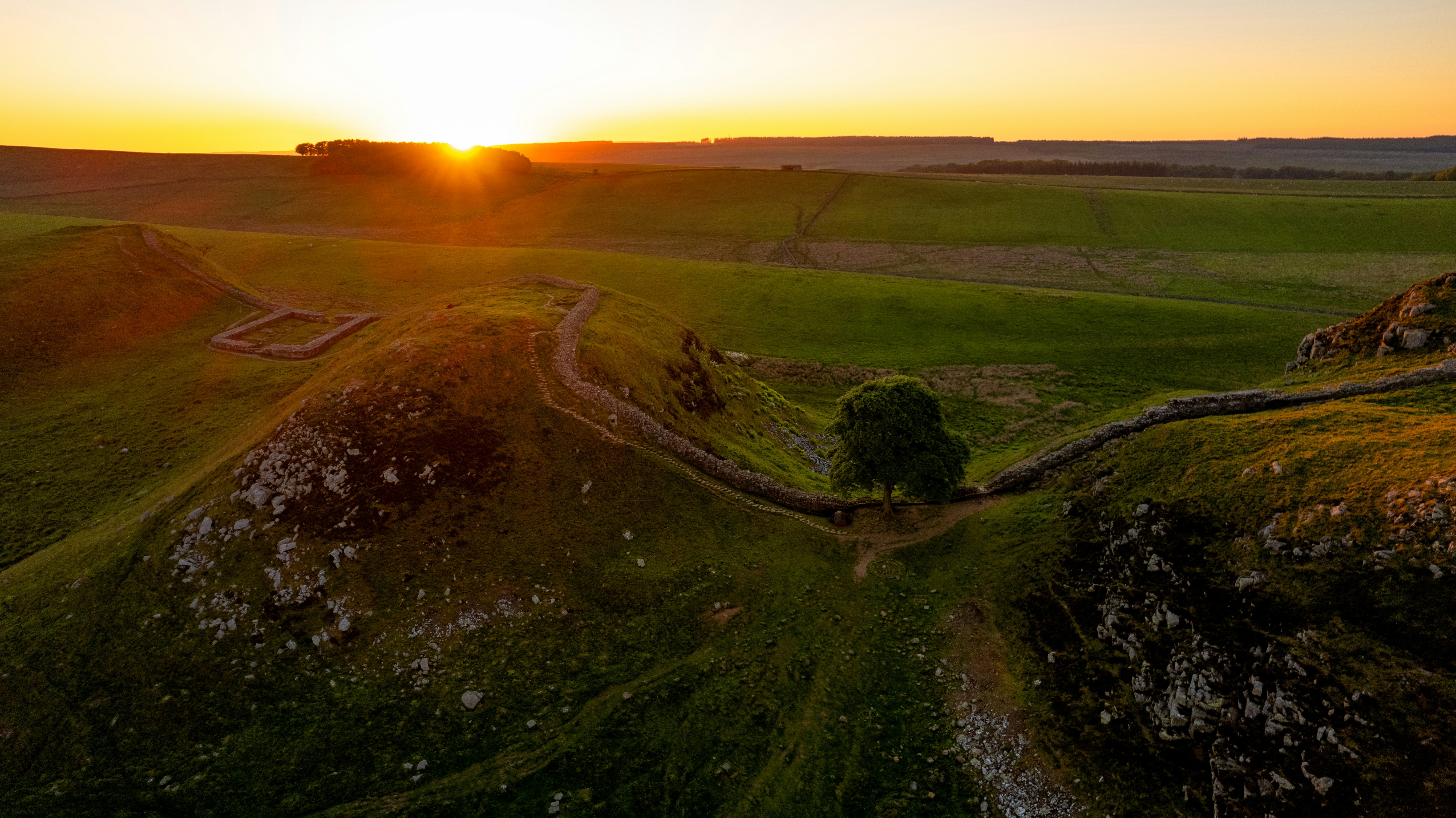 What is the name of the ancient Roman wall built to mark the northern frontier of Roman Britain?