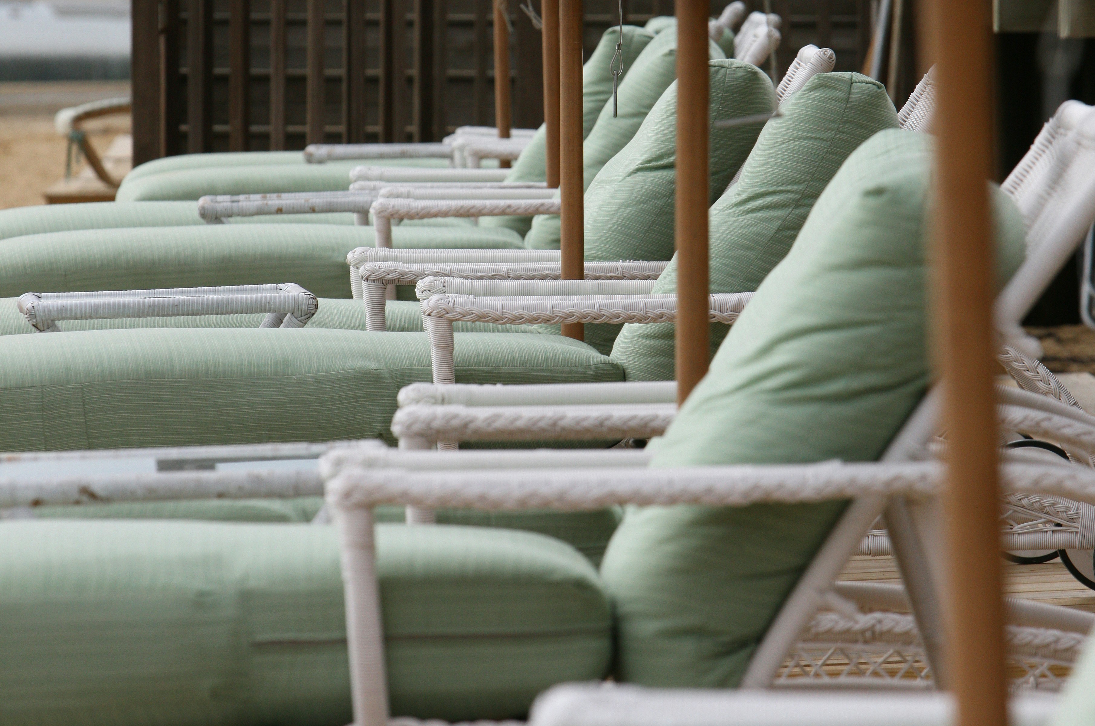 a row of lawn chairs sitting next to each other