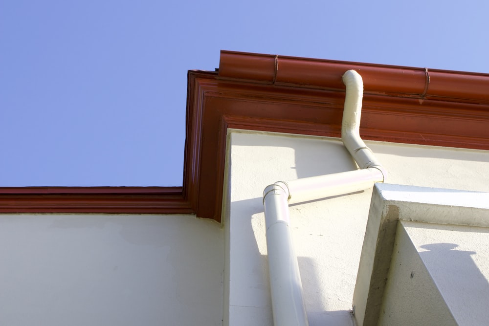 a gutter gutter attached to the side of a building