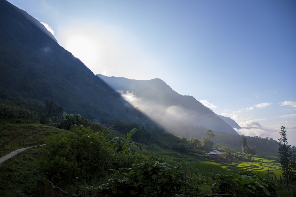 the sun shines through the clouds in the mountains