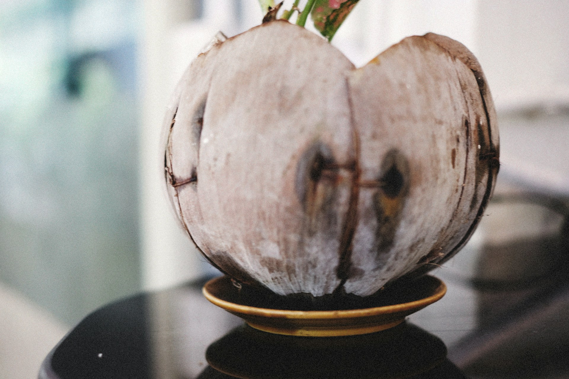 gray computer monitor