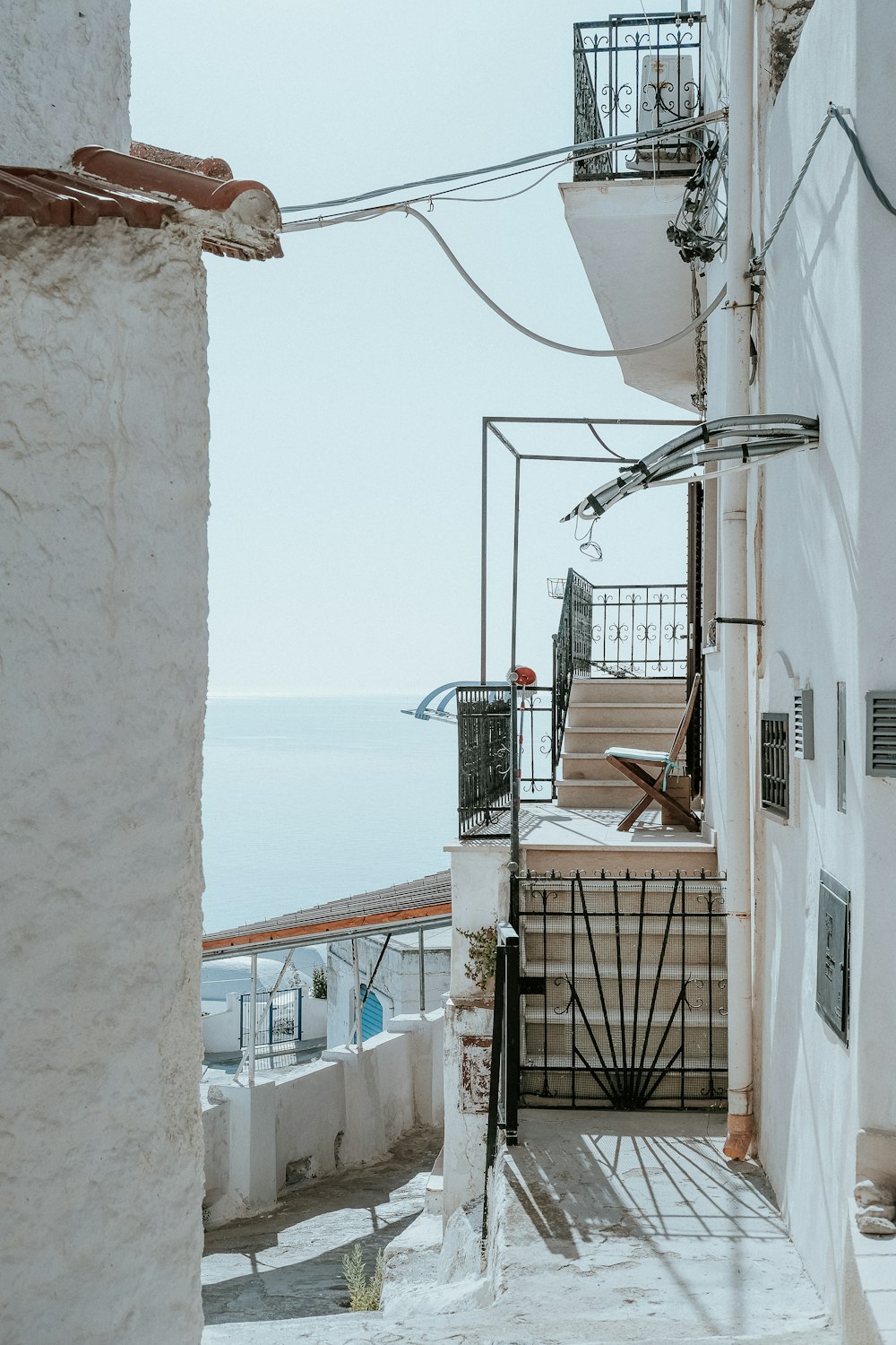 a narrow alley way with stairs leading up to the water