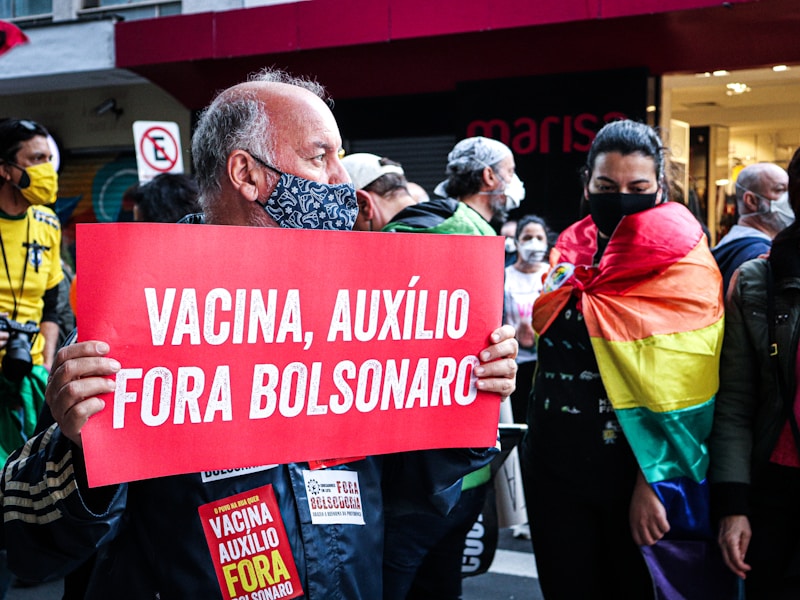 Militant pancarte foule