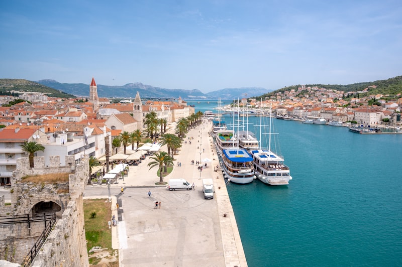 Puerto y ciudad de Split en Croacia