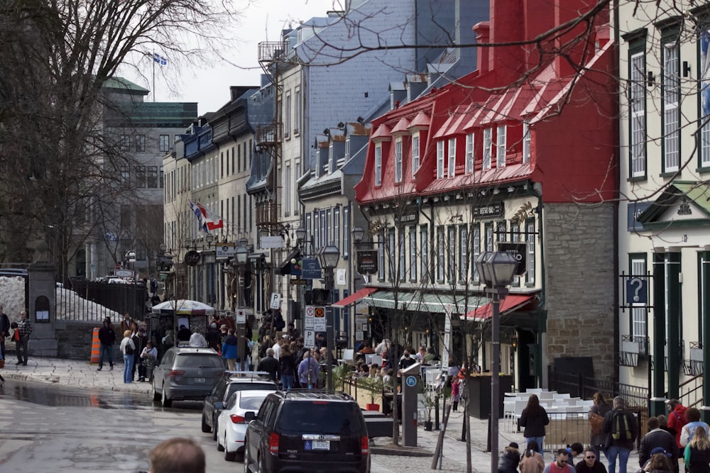 a city street filled with lots of people