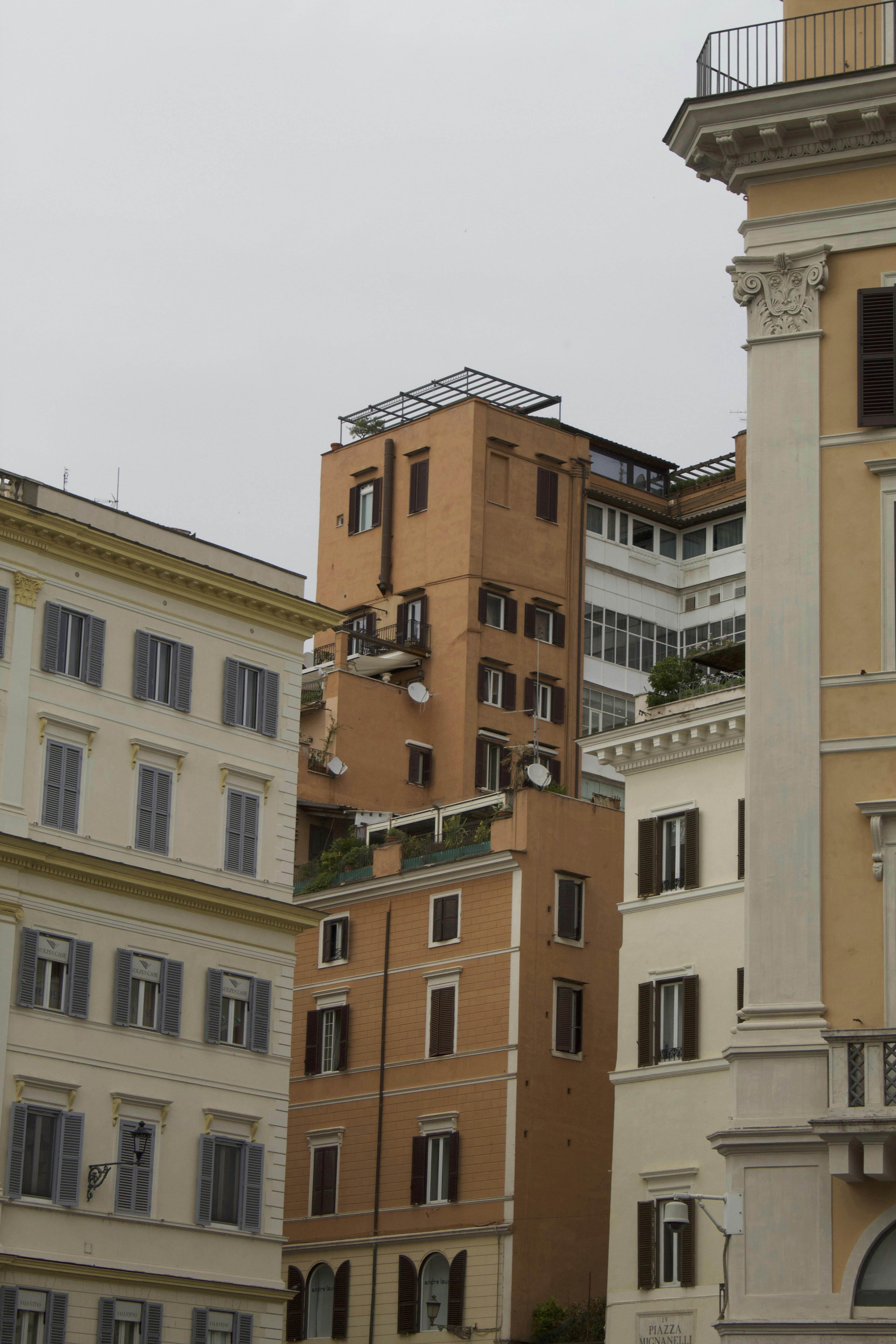 Photo by stefantamas