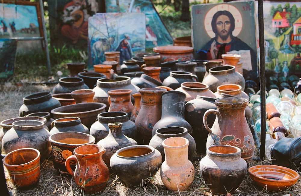 a bunch of vases that are sitting on the ground