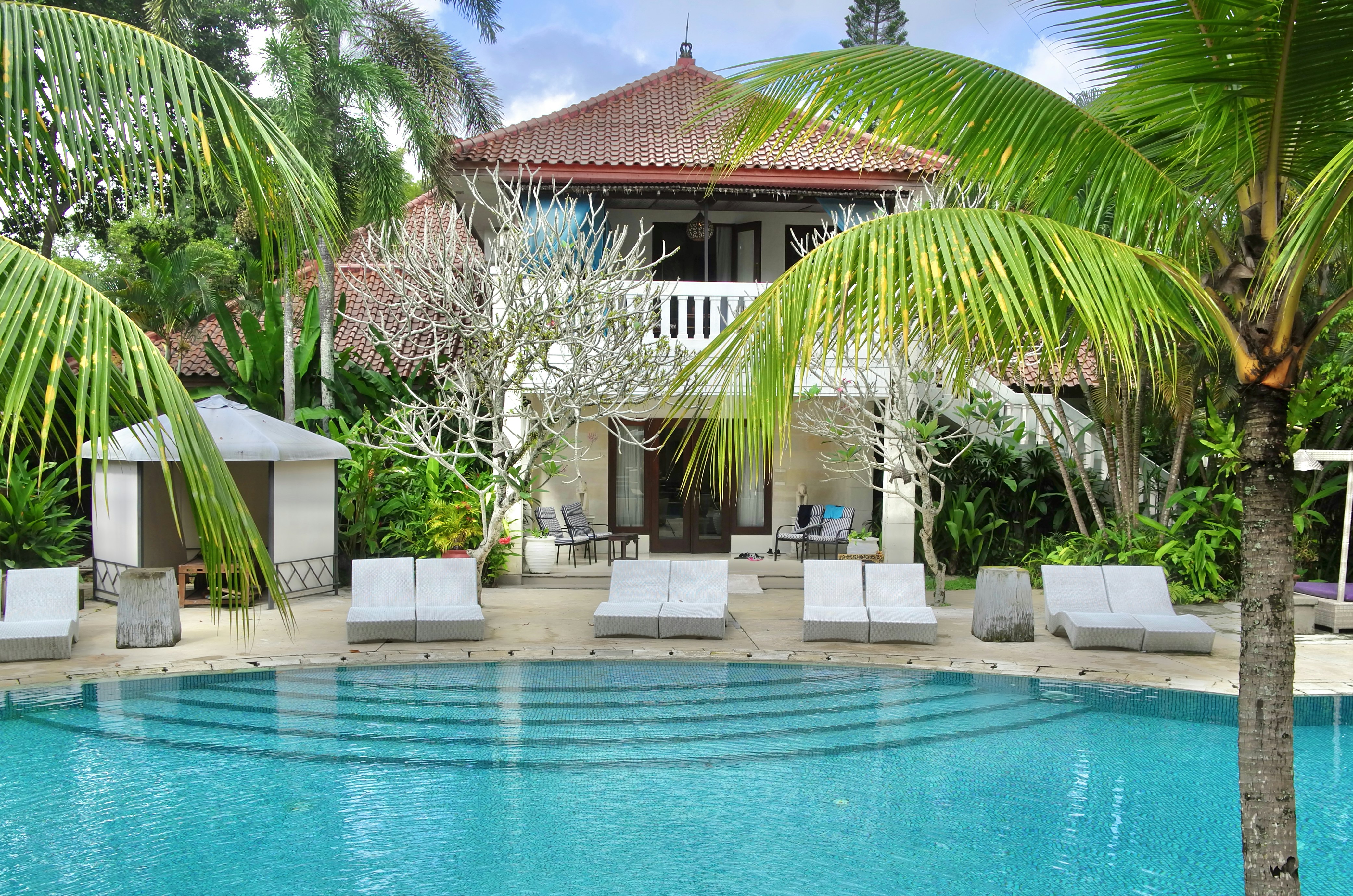 Luxurious Hilltop Villa Retreat