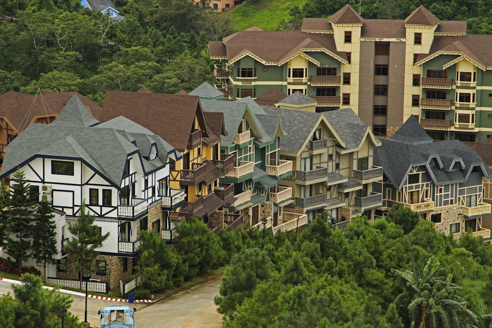 a bunch of houses that are next to each other