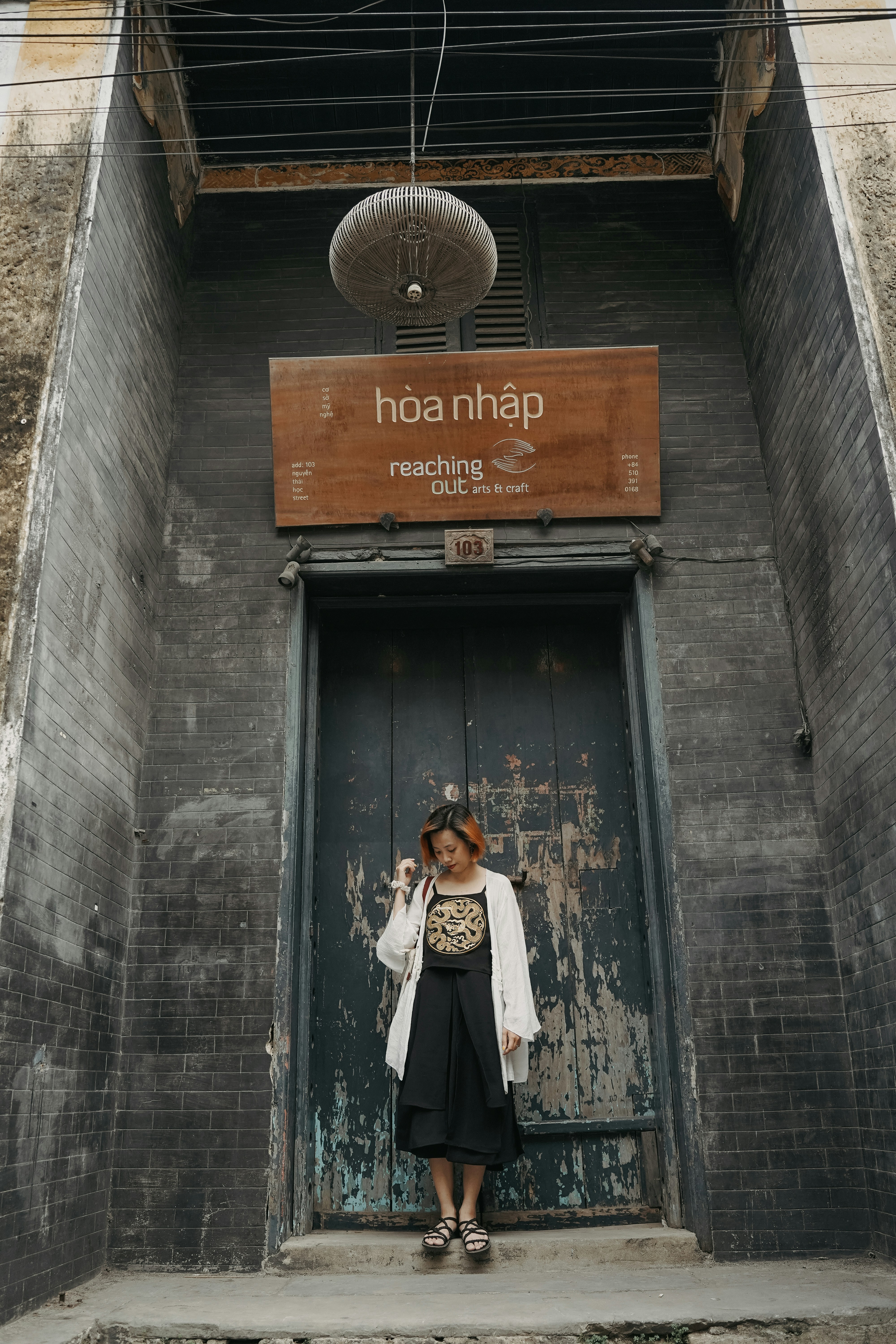 Mid-Range Travel (3,000,000-8,000,000 VND / $120-320 USD per person)